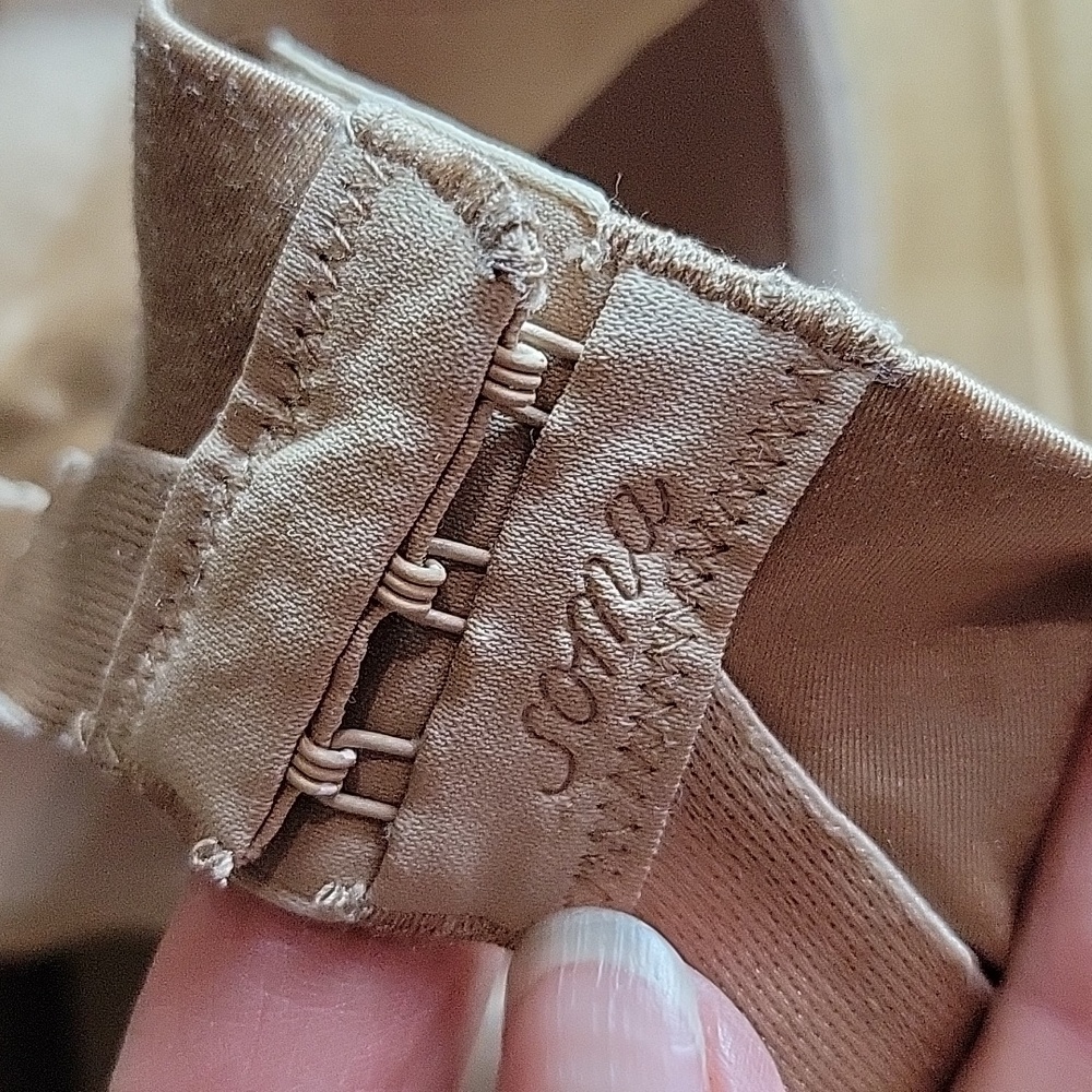 Full Coverage Neutral Bra - Picture 3 of 9